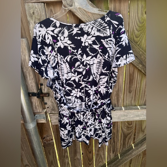 👗Lane Bryant Navy and White Floral Top - Picture 2 of 7
